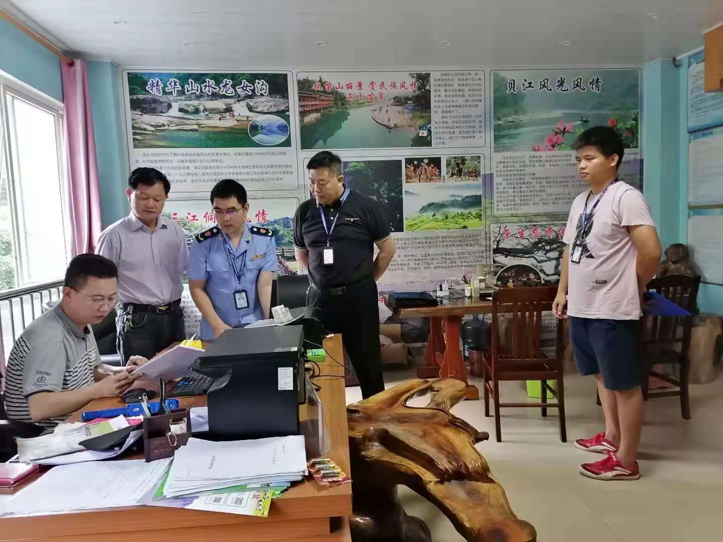 融水縣市場(chǎng)監(jiān)管局聯(lián)合執(zhí)法檢查旅行社服務(wù)網(wǎng)點(diǎn)旅游招徠規(guī)范旅游市場(chǎng)秩序